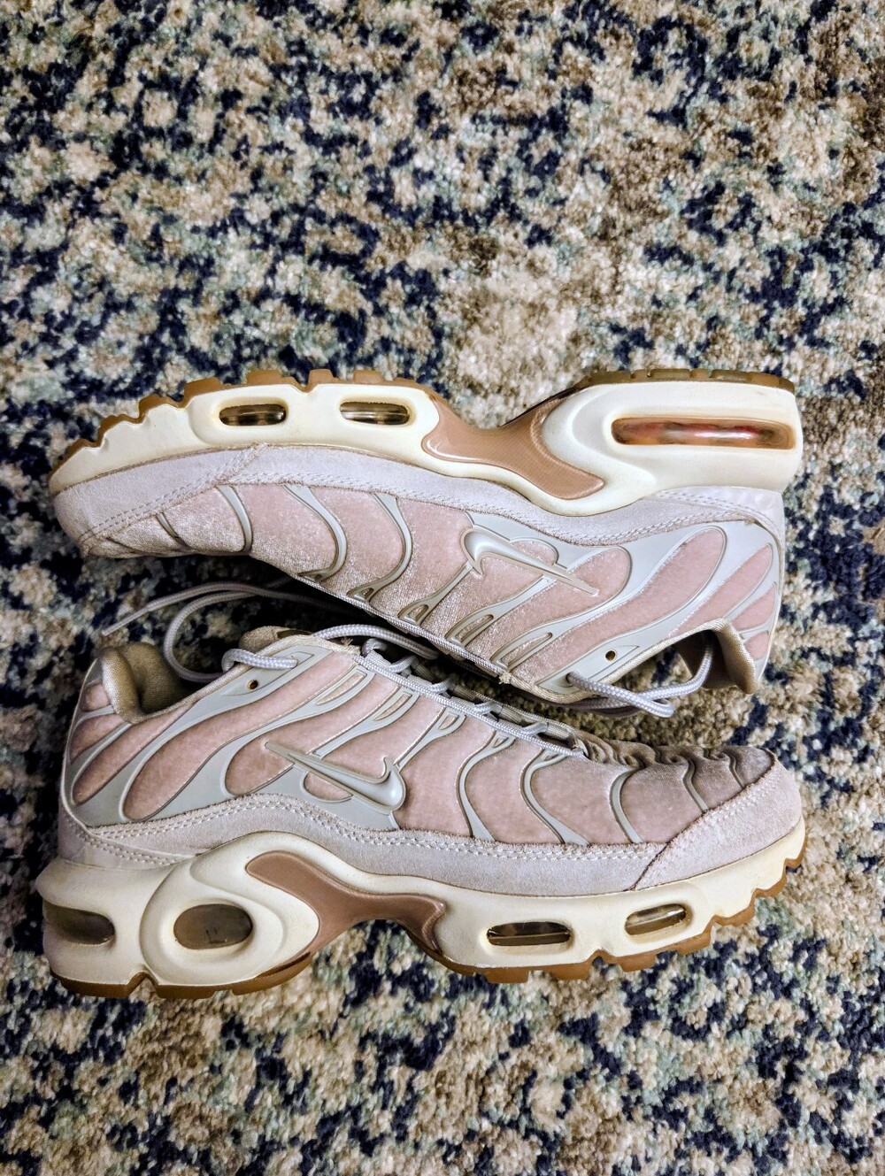 Nike Air Max Plus TN Womens Size 7.5 Velvet Particle Rose Pink Sneakers 2017